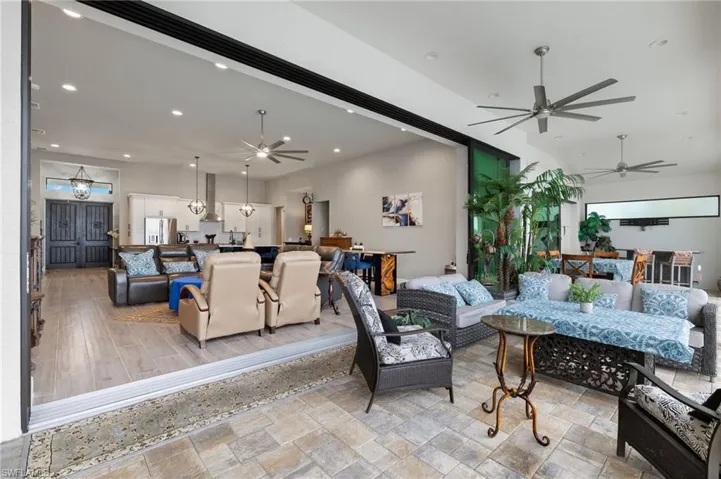 Huge lanai with two ceiling fans and recessed lighting