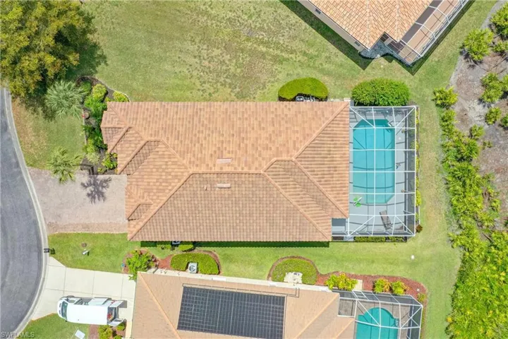 Birds eye view of property