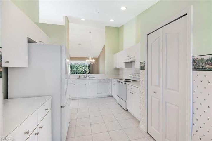 Lots of cabinet space