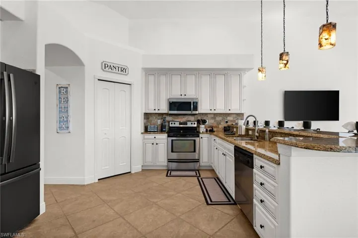 3041 Sw 11th Pl, Cape Coral, Florida 33914