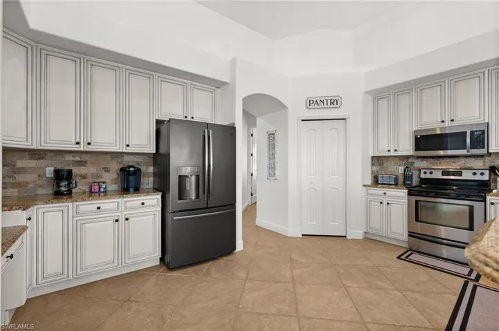 3041 Sw 11th Pl, Cape Coral, Florida 33914
