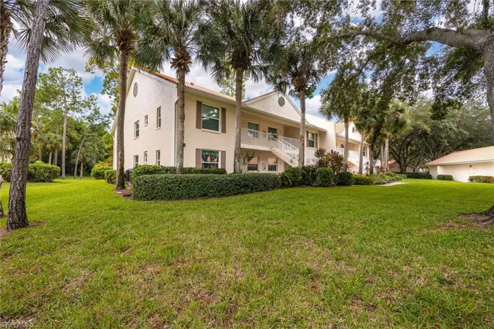 257 Robin Hood Cir 101, Naples, Florida 34104