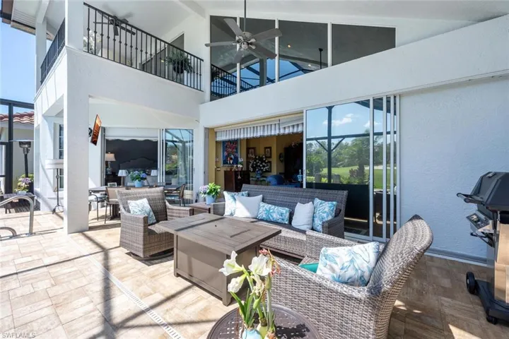 Room for relaxing and dining