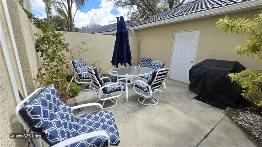 Private Courtyard!