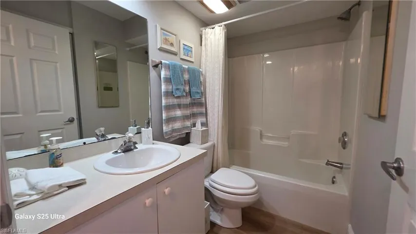 Guest Bath With Shower/Tub!!