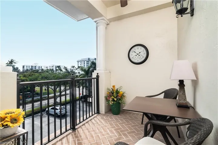 balcony 2 off kitchen