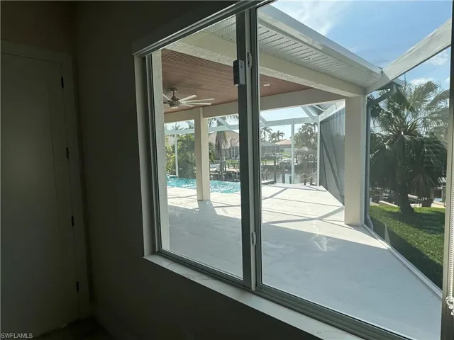 Entryway with ceiling fan