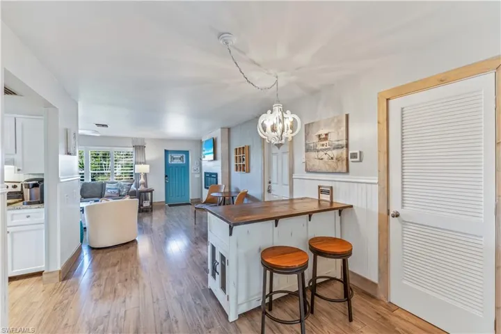 564  109th N AVE, Naples, FL 34108