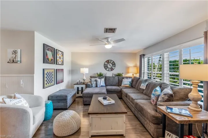 564  109th N AVE, Naples, FL 34108