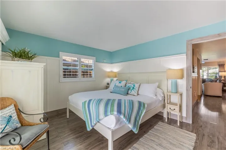564  109th N AVE, Naples, FL 34108