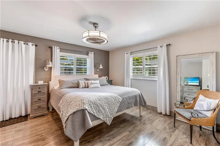 564  109th N AVE, Naples, FL 34108