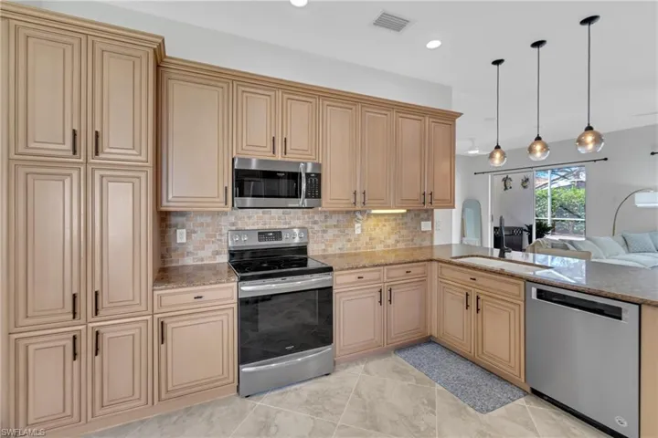 9406  Sun River  WAY, Estero, FL 33928