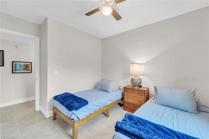 5221  York  CT, CAPE CORAL, FL 33904