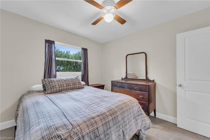 5221  York  CT, CAPE CORAL, FL 33904