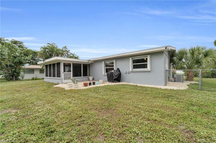 5221  York  CT, CAPE CORAL, FL 33904