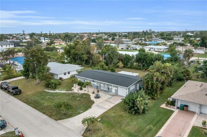 5221  York  CT, CAPE CORAL, FL 33904