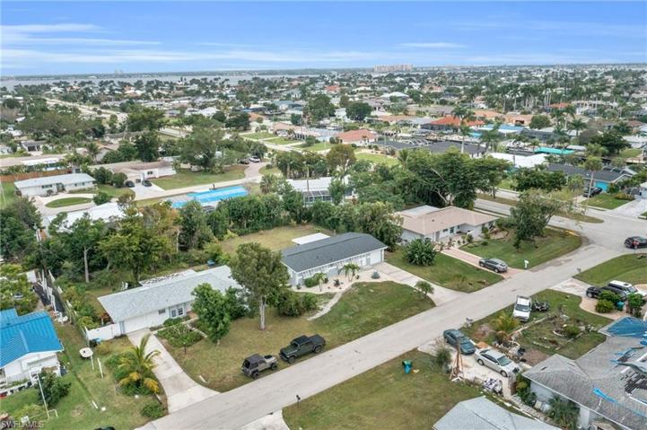 5221  York  CT, CAPE CORAL, FL 33904