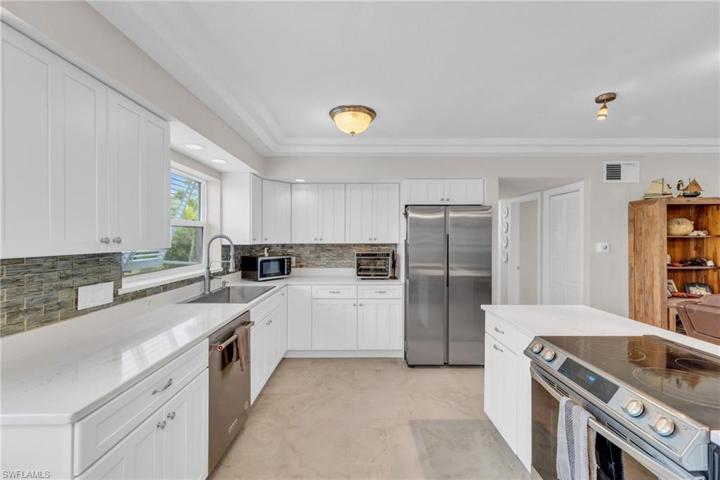5221  York  CT, CAPE CORAL, FL 33904
