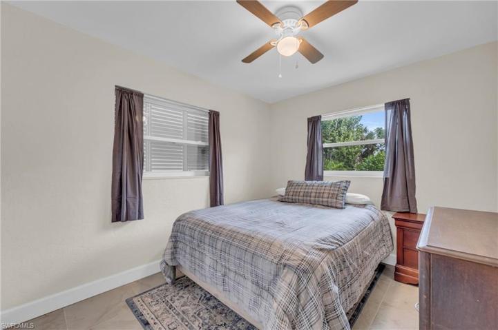 5221  York  CT, CAPE CORAL, FL 33904