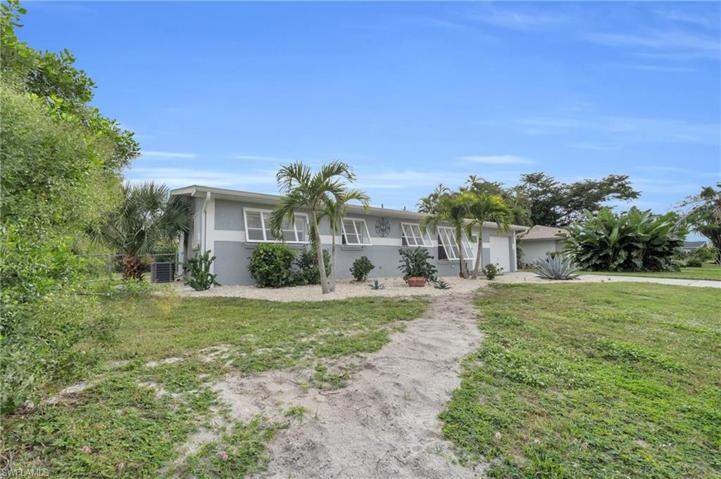 5221  York  CT, CAPE CORAL, FL 33904