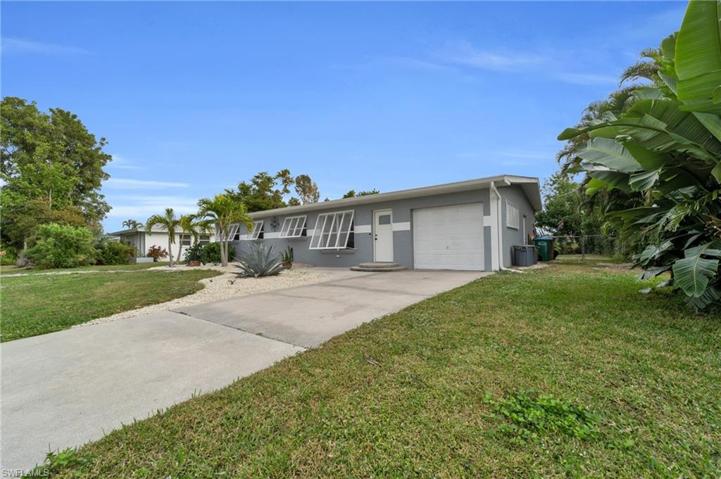 5221  York  CT, CAPE CORAL, FL 33904