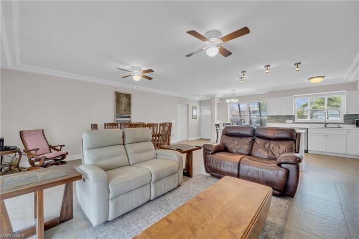 5221  York  CT, CAPE CORAL, FL 33904