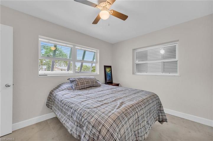 5221  York  CT, CAPE CORAL, FL 33904