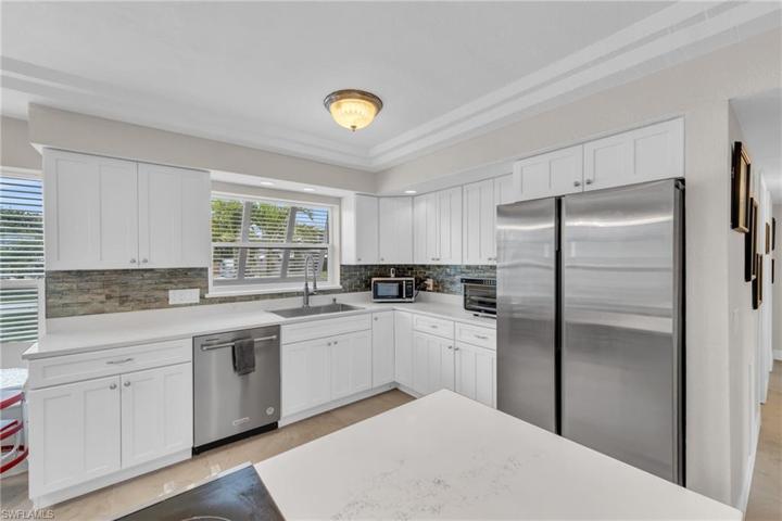 5221  York  CT, CAPE CORAL, FL 33904