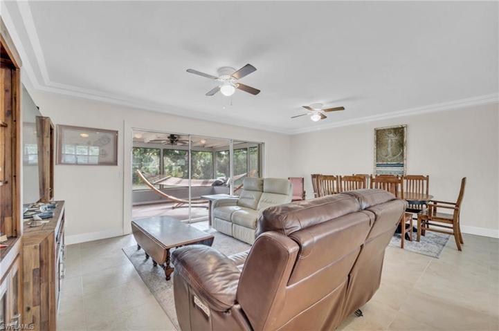5221  York  CT, CAPE CORAL, FL 33904