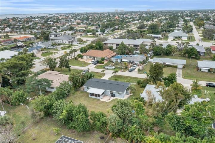 5221  York  CT, CAPE CORAL, FL 33904