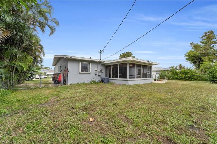 5221  York  CT, CAPE CORAL, FL 33904