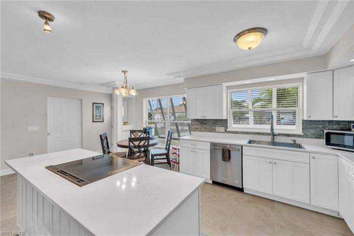 5221  York  CT, CAPE CORAL, FL 33904