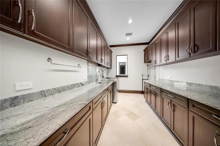 XL Laundry Room