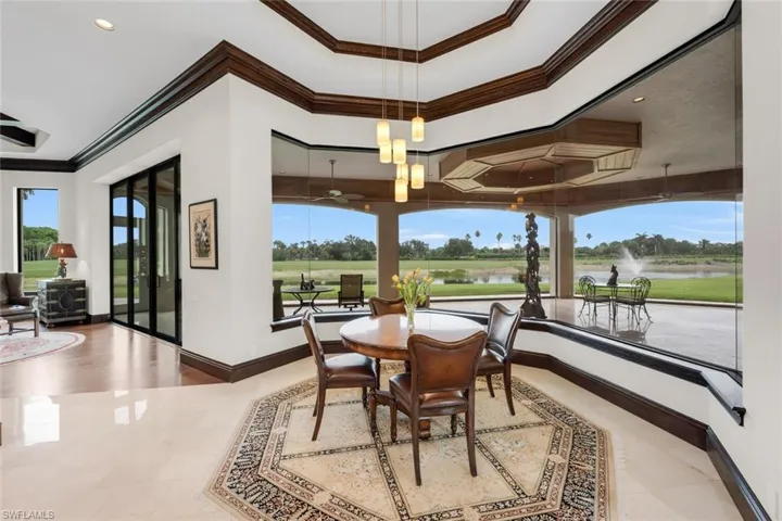 Kitchen breakfast area