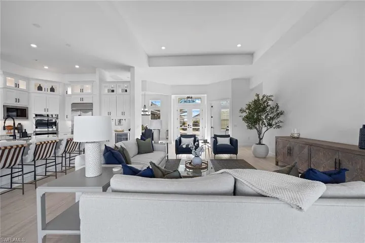 15386  Turin  DR, Naples, FL 34114