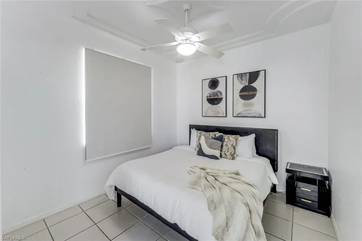 Recessed ceiling with an integrated fan and light fixture