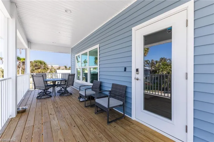 Deck featuring outdoor dining area