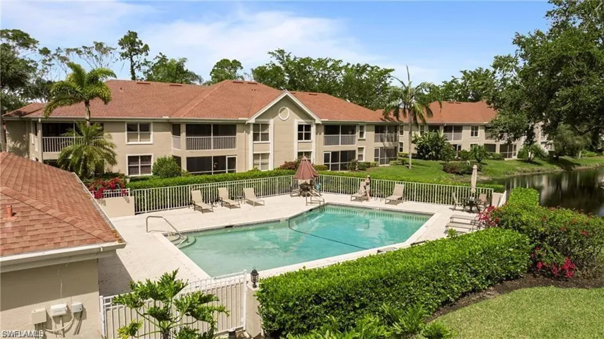 9852 Luna Cir B203, Naples, Florida 34109