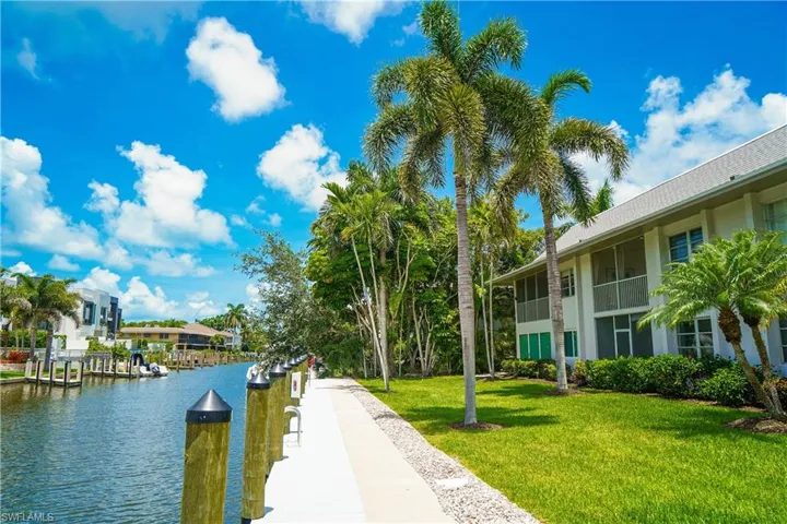1686 Blue Point Ave B9, Naples, Florida 34102