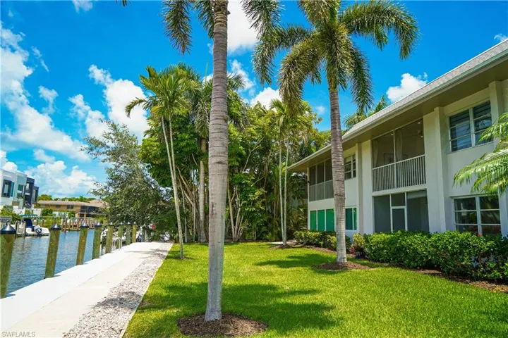 1686 Blue Point Ave B9, Naples, Florida 34102
