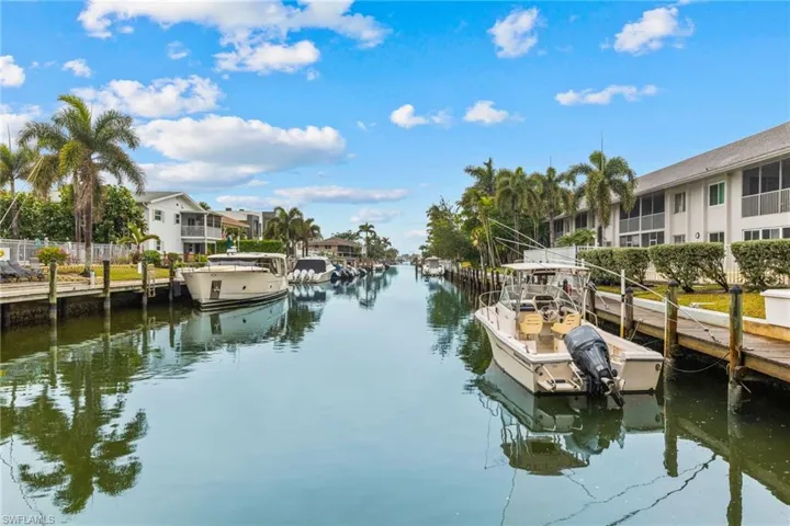 1686 Blue Point Ave B9, Naples, Florida 34102