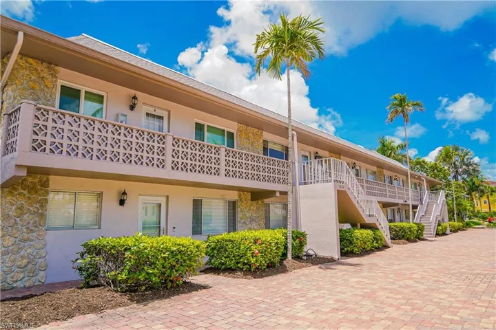 1686 Blue Point Ave B9, Naples, Florida 34102