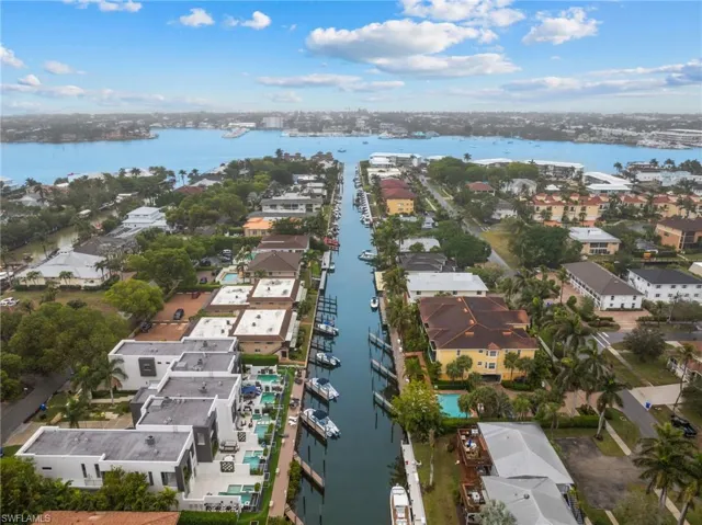 1686 Blue Point Ave B9, Naples, Florida 34102