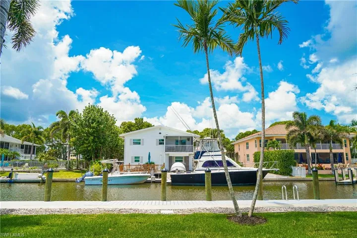 1686 Blue Point Ave B9, Naples, Florida 34102