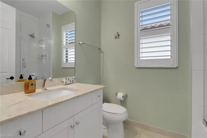 8858  Madrid  CIR, Naples, FL 34104