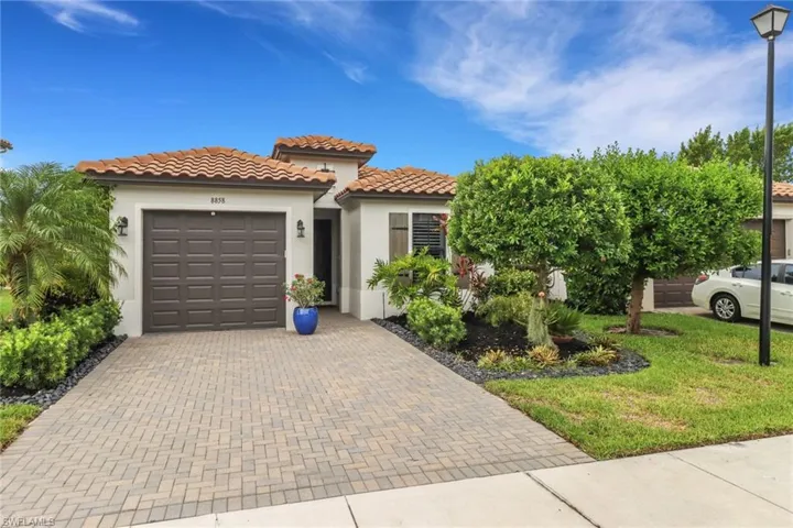 8858  Madrid  CIR, Naples, FL 34104