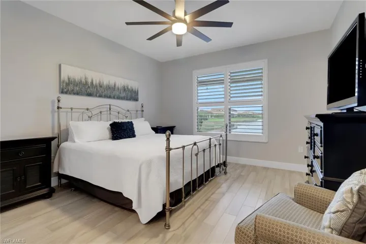 8858  Madrid  CIR, Naples, FL 34104