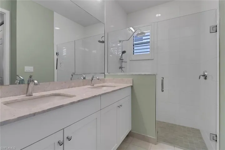8858  Madrid  CIR, Naples, FL 34104