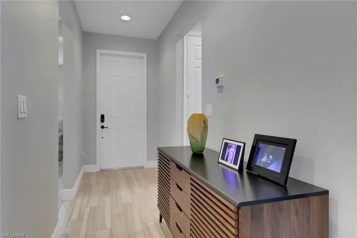 8858  Madrid  CIR, Naples, FL 34104