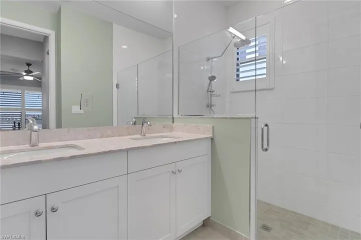 8858  Madrid  CIR, Naples, FL 34104